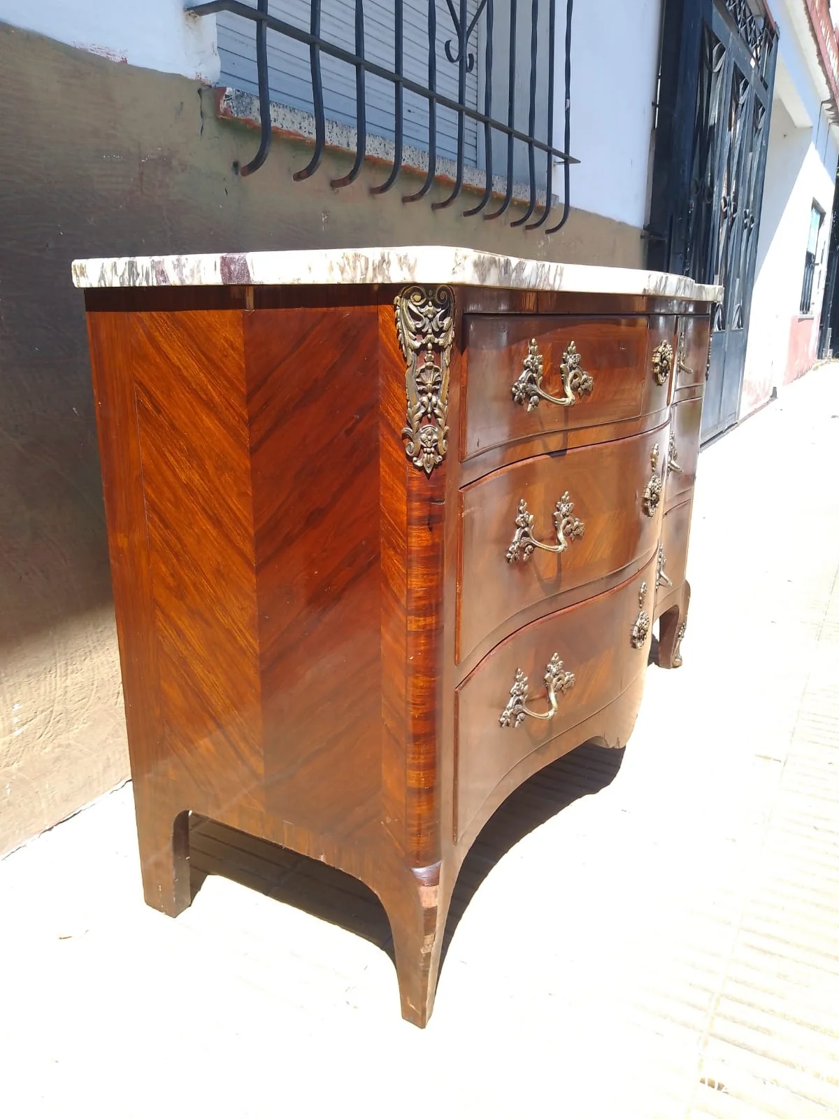 Cómoda francesa antigua estilo Luis XV madera y mármol — foto 7