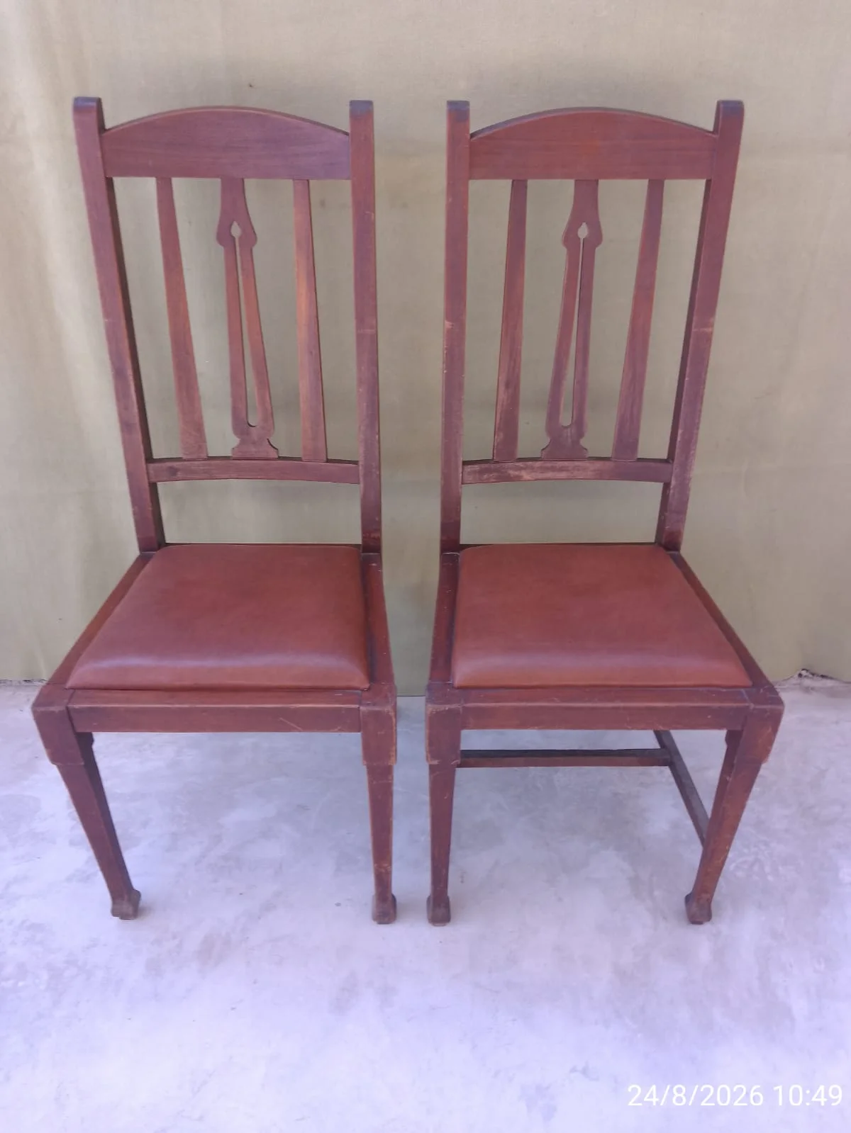 Juego X2 sillas de madera maciza y cuero ecológico — foto 2