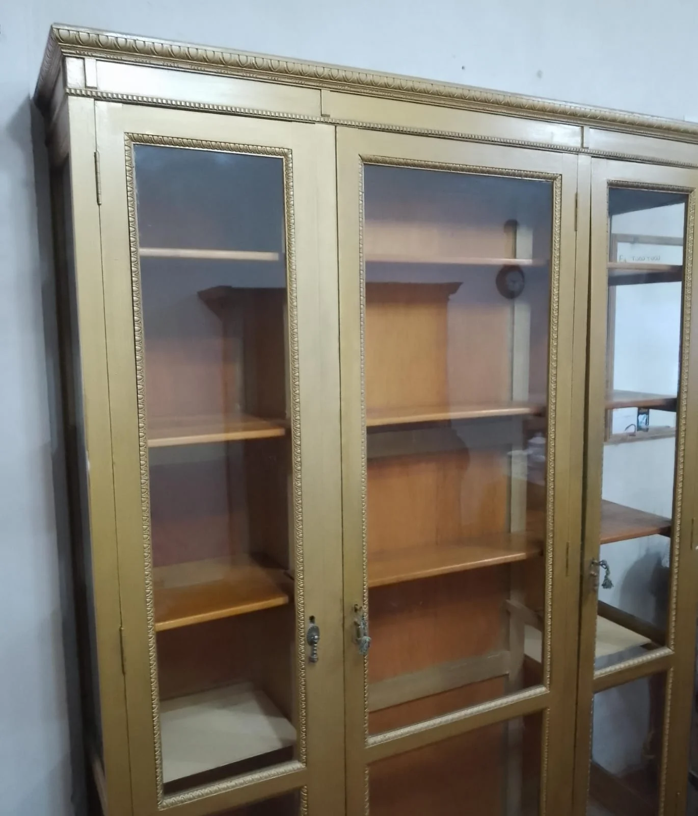 Vitrina Vajillero clásico con puertas de vidrio — foto 10
