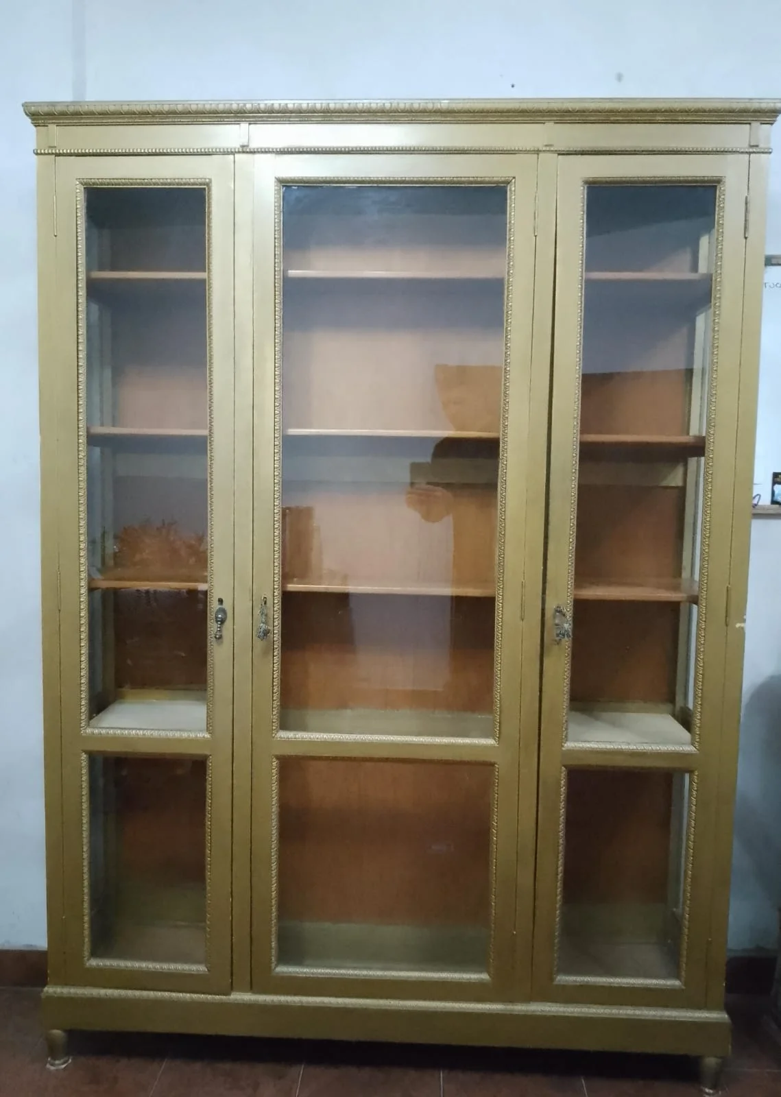 Vitrina Vajillero clásico con puertas de vidrio — foto 9