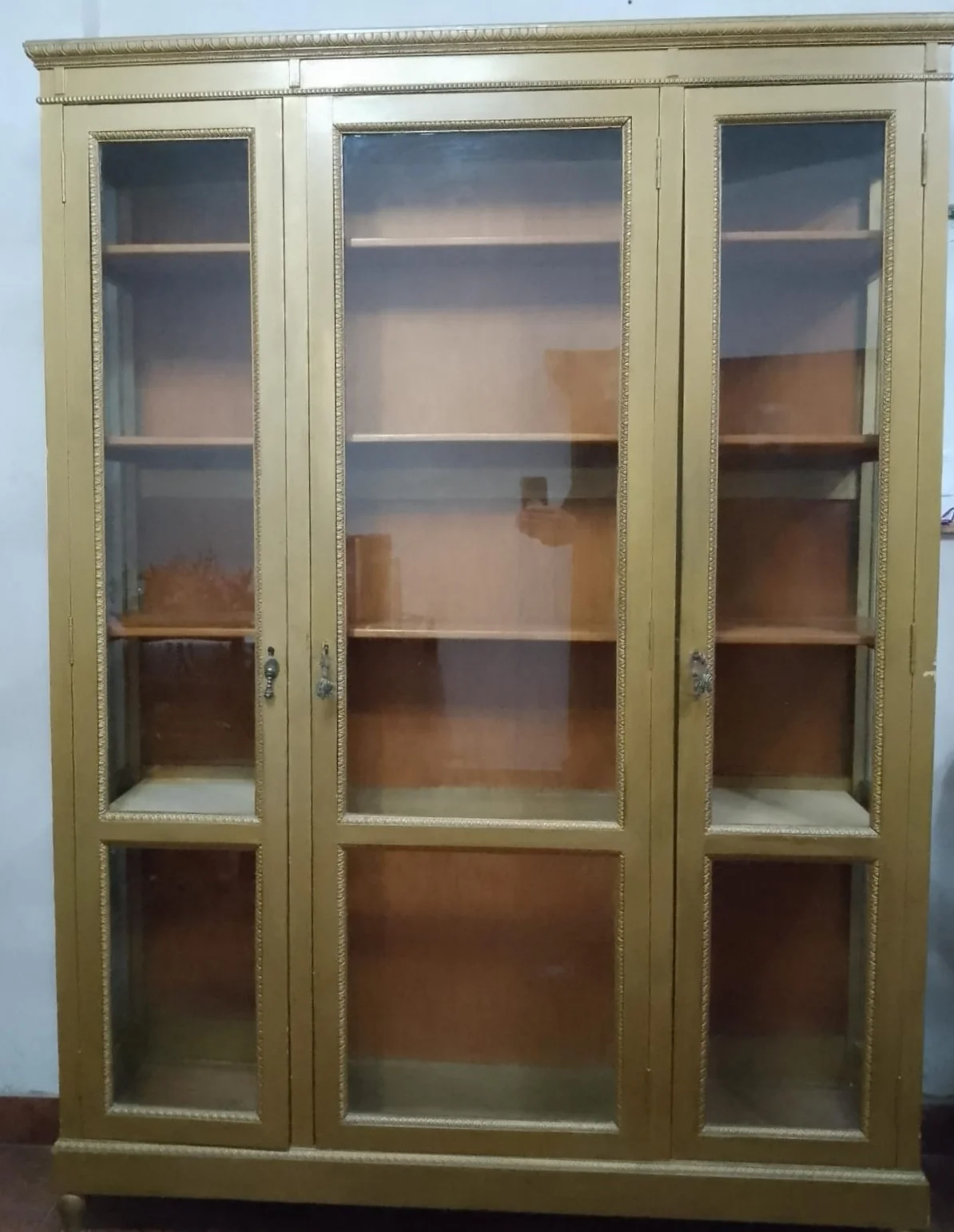 Vitrina Vajillero clásico con puertas de vidrio — foto 3