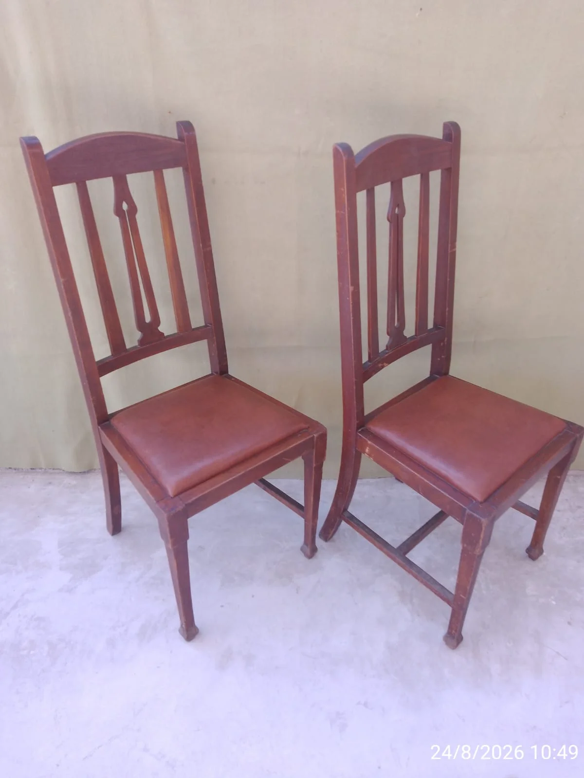 Juego X2 sillas de madera maciza y cuero ecológico — foto 4