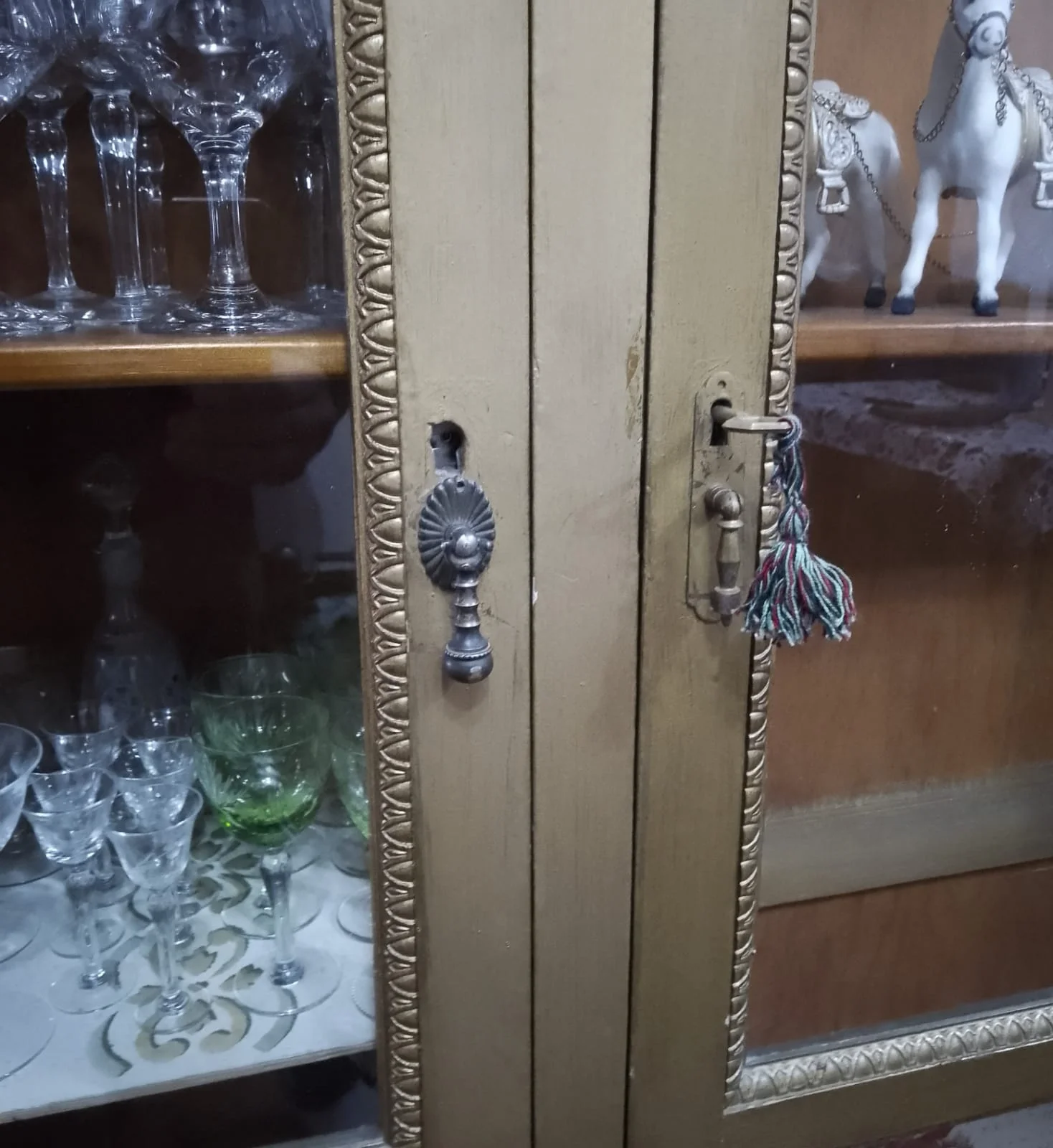 Vitrina Vajillero clásico con puertas de vidrio — foto 5