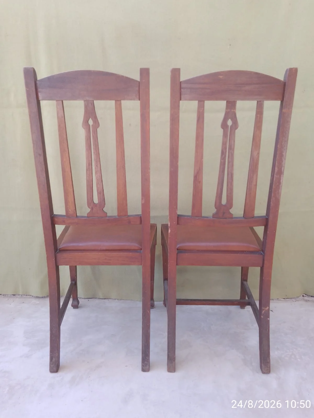 Juego X2 sillas de madera maciza y cuero ecológico — foto 7