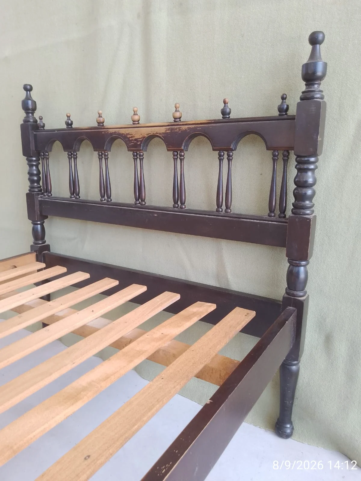 Cama de madera torneada estilo español — foto 3