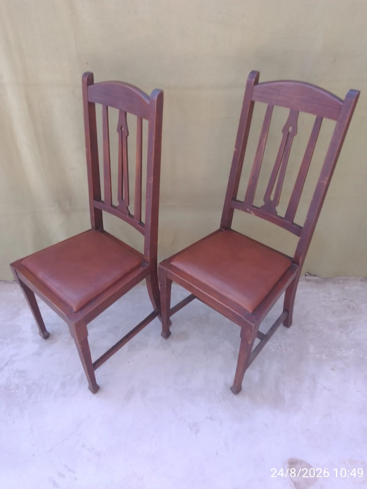 Juego X2 sillas de madera maciza y cuero ecológico — foto 5