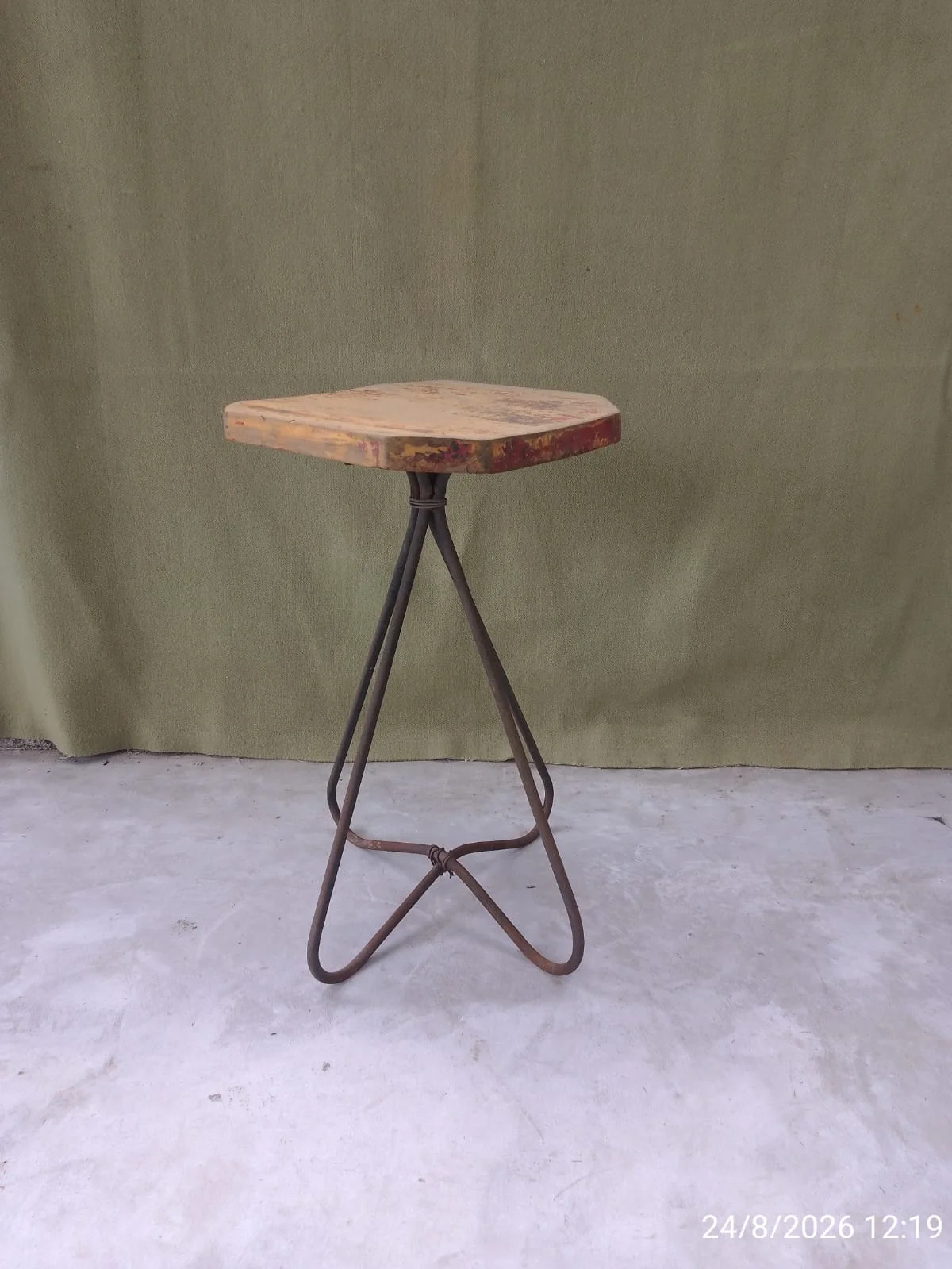 Banqueta Rústica de madera y hierro — foto 2