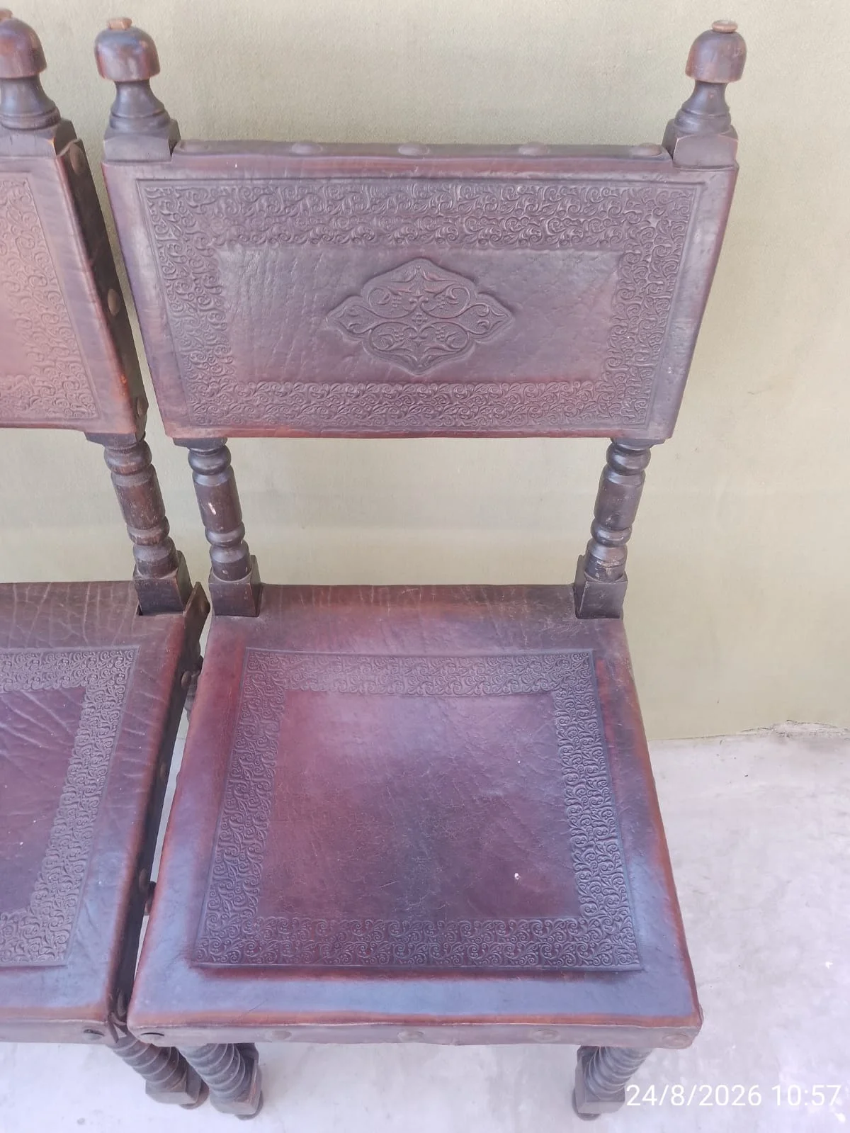 Juego X 2 Sillas Estilo Español A Reparar hermosas! — foto 8